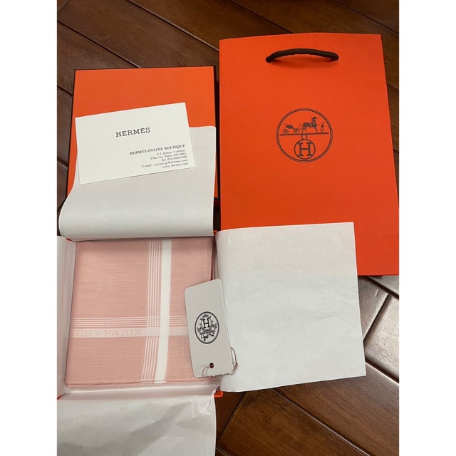 Hermes(エルメス)の【新品】 エルメス ハンカチ Hレリーフ レディースのファッション小物(ハンカチ)の商品写真