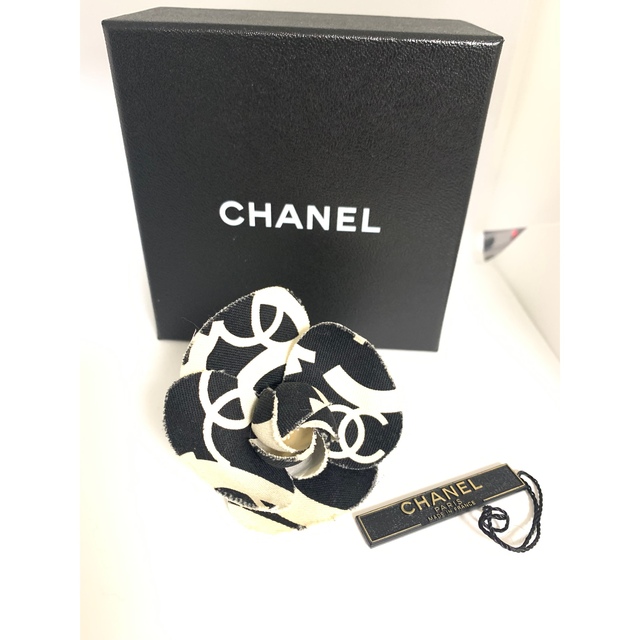 【未使用】CHANEL シャネル カメリア コサージュ ブローチライトベージュ