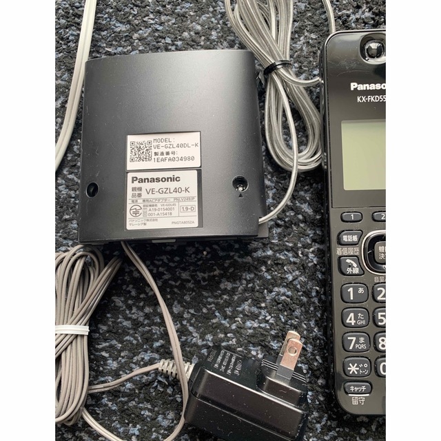 Panasonic(パナソニック)のパナソニック デジタルコードレス電話機 迷惑電話対策機能付VE-GZL40DL スマホ/家電/カメラのスマートフォン/携帯電話(その他)の商品写真