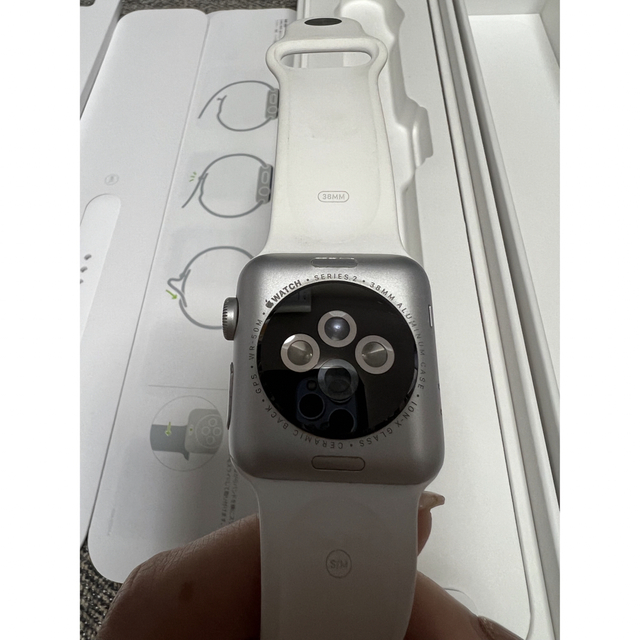 Apple Watch(アップルウォッチ)のアップル Apple Watch2 38mm アルミ ホワイトスポーツバンド スマホ/家電/カメラのスマートフォン/携帯電話(その他)の商品写真