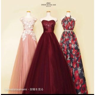 大人びた深みのワインレッドカラーに上品な胸元の輝きを持たせたシックなドレス