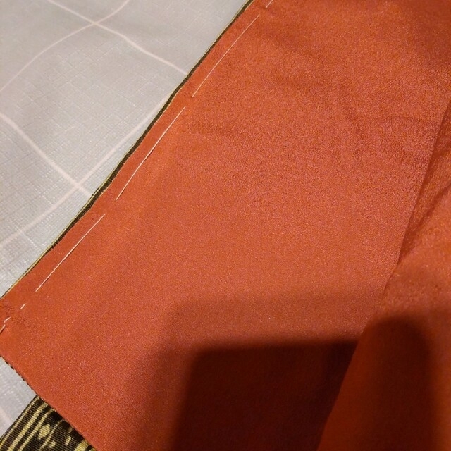 正絹・大島紬の着物　　　　新品未使用の美品　しつけ糸付き　軽やかで楽な着心地です