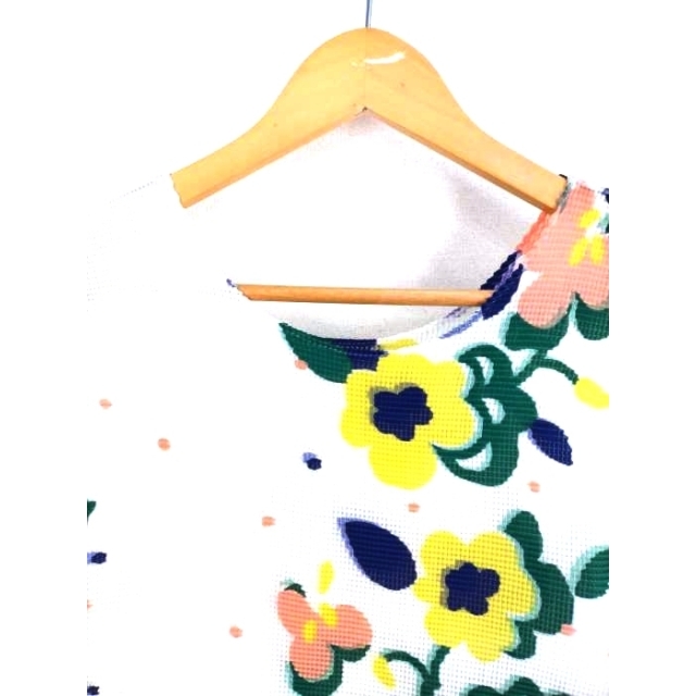 ISSEY MIYAKE(イッセイミヤケ)のme ISSEY MIYAKE(ミー イッセイミヤケ) 花柄プリーツブラウス レディースのトップス(シャツ/ブラウス(半袖/袖なし))の商品写真