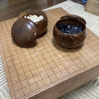 【送料込み❣️】碁盤と碁石セット(囲碁/将棋)