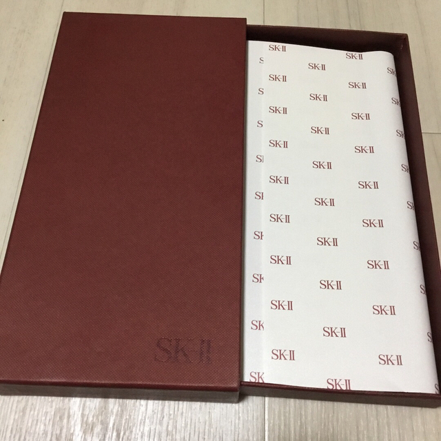 SK-II(エスケーツー)のSK-2 韓国のノベルティ　ボルドー　長財布　美品 エンタメ/ホビーのコレクション(ノベルティグッズ)の商品写真