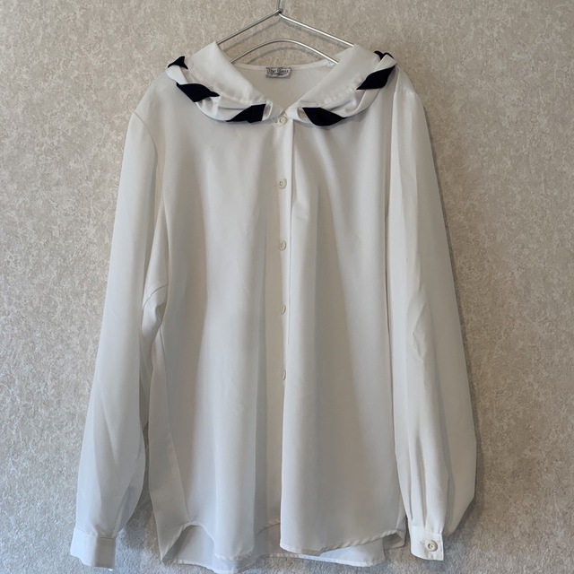 古着　襟元リボン　ホワイト　ブラウス レディースのトップス(シャツ/ブラウス(長袖/七分))の商品写真