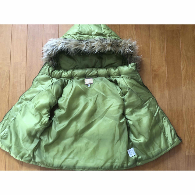 【美品】ノースリーブダウンジャケット　ベスト　黄緑 メンズのジャケット/アウター(ダウンジャケット)の商品写真