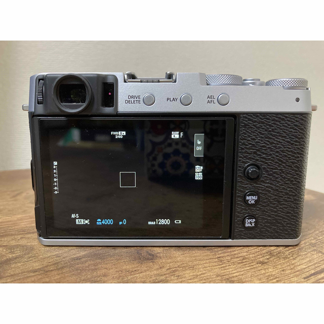 富士フイルム(フジフイルム)の【中古品】富士フイルム　ミラーレスデジタルカメラX-E4 スマホ/家電/カメラのカメラ(ミラーレス一眼)の商品写真