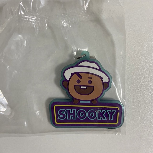 BT21(ビーティーイシビル)の【新品未使用】BT21 SHOOKY キーホルダー エンタメ/ホビーのCD(K-POP/アジア)の商品写真