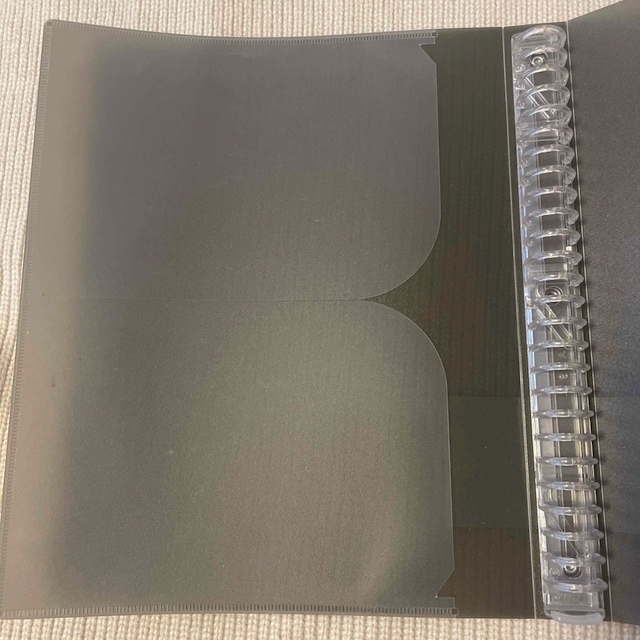 KYOKUTO(キョクトウアソシエイツ)のバインダー　B5 ブラック インテリア/住まい/日用品の文房具(ファイル/バインダー)の商品写真