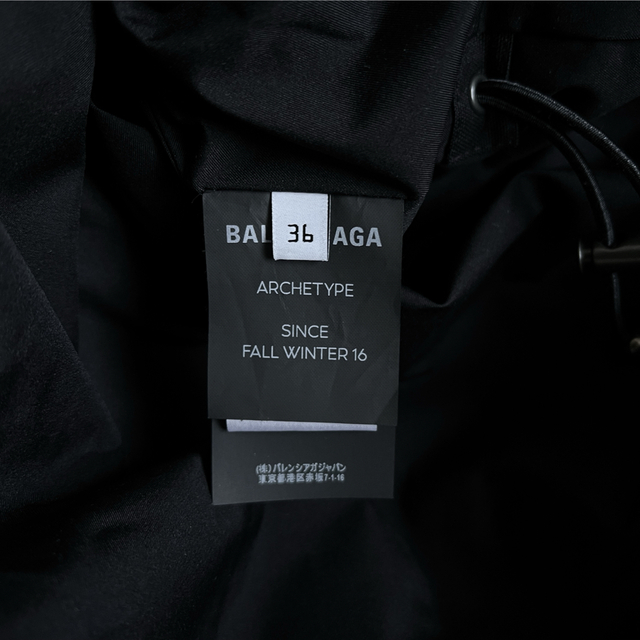 Balenciaga(バレンシアガ)のBalenciaga 18AW C Shaped Swing Parka メンズのジャケット/アウター(マウンテンパーカー)の商品写真