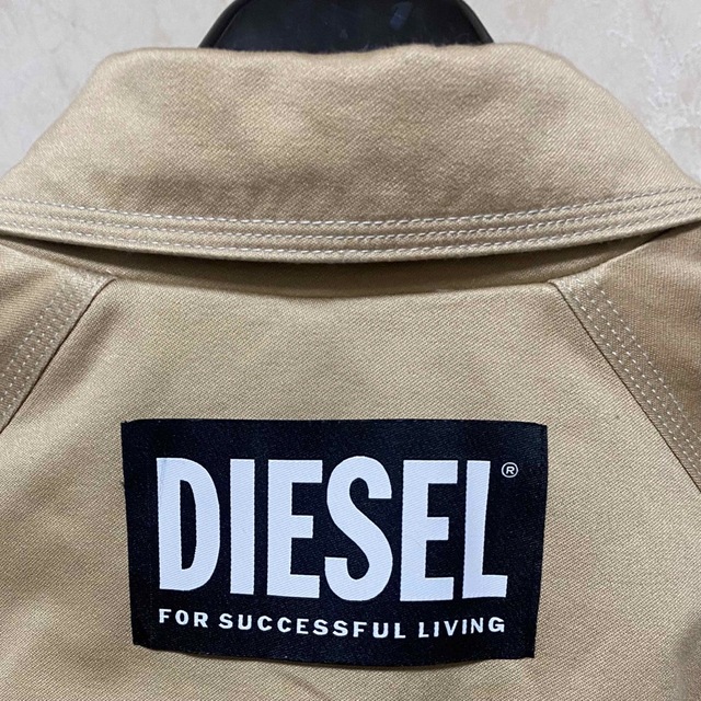 DIESEL(ディーゼル)のDIESEL オーバーサイズ トレンチコート【未使用品】 レディースのジャケット/アウター(トレンチコート)の商品写真