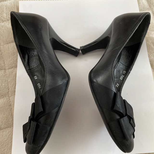 POOL SIDE(プールサイド)のプールサイド　POOL SIDE 黒　ブラック　パンプス　リボン飾り　22cm  レディースの靴/シューズ(ハイヒール/パンプス)の商品写真