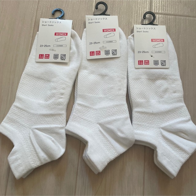 UNIQLO(ユニクロ)のユニクロ　ソックス　靴下　ホワイト　白 レディースのレッグウェア(ソックス)の商品写真