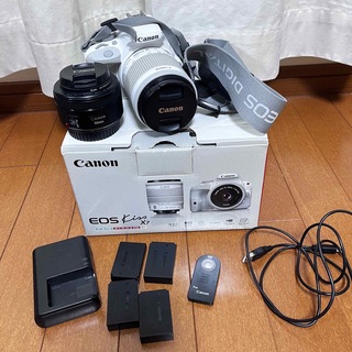 キヤノン(Canon)のCanon eos kiss x7 wレンズ　電池4つセット(デジタル一眼)