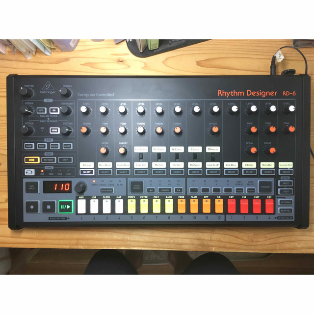 BEHRINGER RD-8 RHYTHM DESIGNER リズムマシン