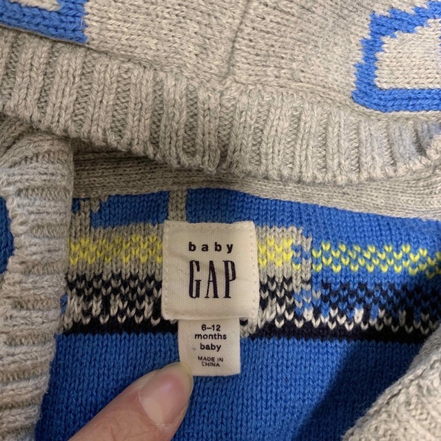 GAP(ギャップ)のGAP ギャップ　車柄　カーディガン キッズ/ベビー/マタニティのベビー服(~85cm)(カーディガン/ボレロ)の商品写真