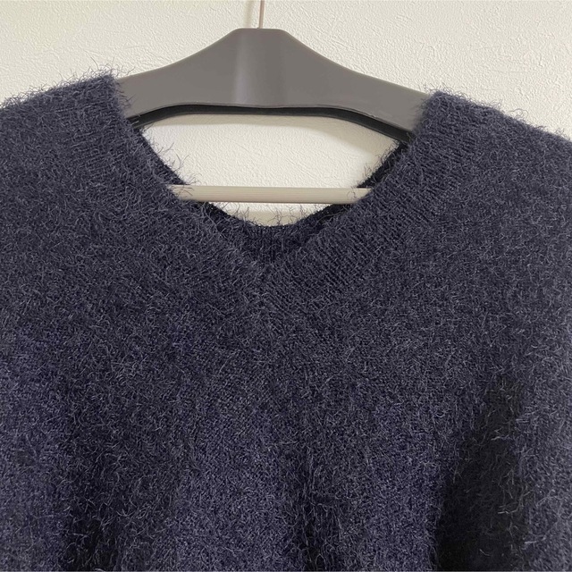 ニット　vネック　セーター　紺色　ネイビー レディースのトップス(ニット/セーター)の商品写真