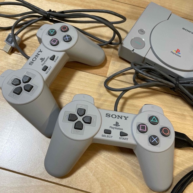 SONY(ソニー)のプレイステーション　クラシック エンタメ/ホビーのゲームソフト/ゲーム機本体(家庭用ゲーム機本体)の商品写真