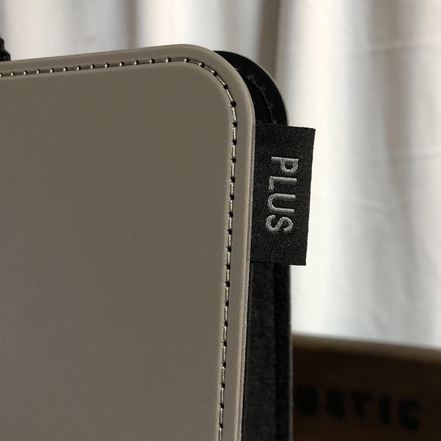PLUS(プラス)の【美品】PLUS モバイルバッグ+ スリムタイプ スマホ/家電/カメラのPC/タブレット(PC周辺機器)の商品写真