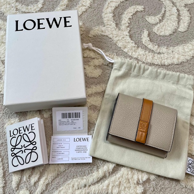 通販安心 【美品】LOEWE 三つ折り財布 トライフォールドウォレット