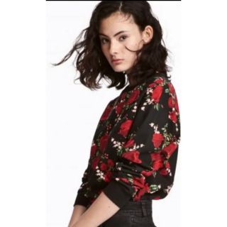 エイチアンドエム(H&M)のH&M エイチアンドエム　花柄　スウェット　トレーナー　プリントスウェットシャツ(トレーナー/スウェット)