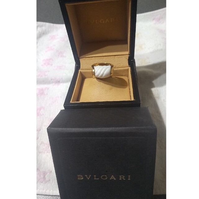 BVLGARI(ブルガリ)のBVLGARI ブルガリ トロンケット ポーセリン 陶器 イエローゴールドリング レディースのアクセサリー(リング(指輪))の商品写真