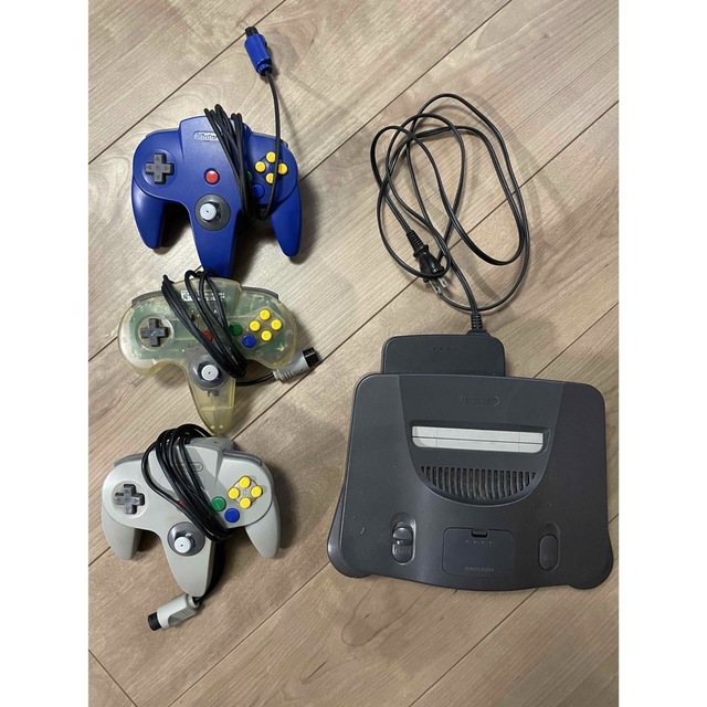 NINTENDO 64本体＋コントローラー3台