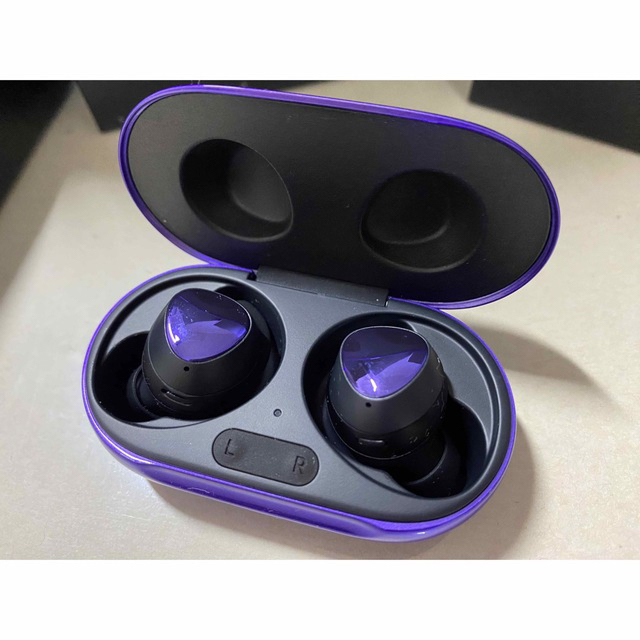 Galaxy(ギャラクシー)のSAMSUNG Galaxy Buds+ SM-R175 BTS Edition スマホ/家電/カメラのオーディオ機器(ヘッドフォン/イヤフォン)の商品写真