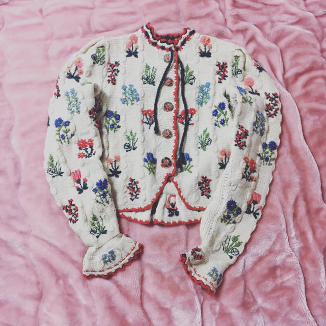 美品✨スーパービューティー　L 刺繍　ニット　セーター　アイボリー　花束　リブ
