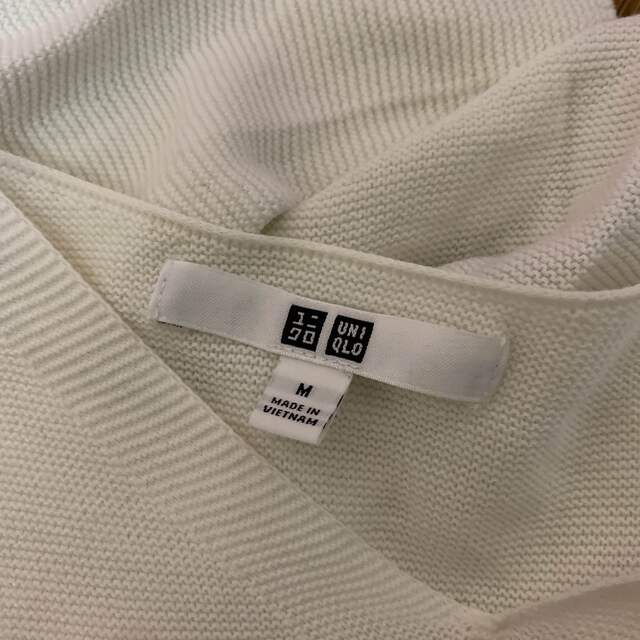 UNIQLO(ユニクロ)のユニクロ　3Dニット　綿100% Vネックニット　白 レディースのトップス(ニット/セーター)の商品写真