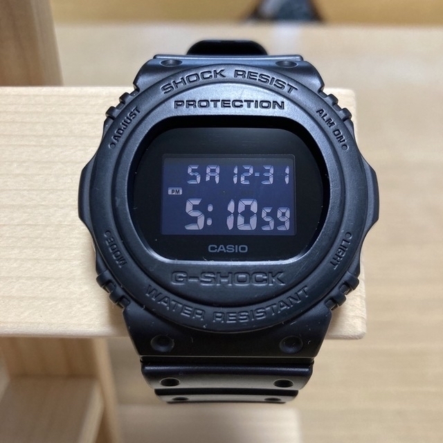 G-SHOCK(ジーショック)のCASIO G-SHOCK DW-5750E ブラック メンズの時計(腕時計(デジタル))の商品写真