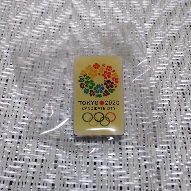 tokyo 2020　オリンピック招致バッジ　桜　五輪 エンタメ/ホビーのコレクション(ノベルティグッズ)の商品写真