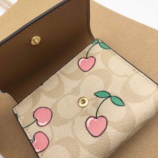 COACH - 【COACH☆新作】スモール トライフォールド☆シグネチャー