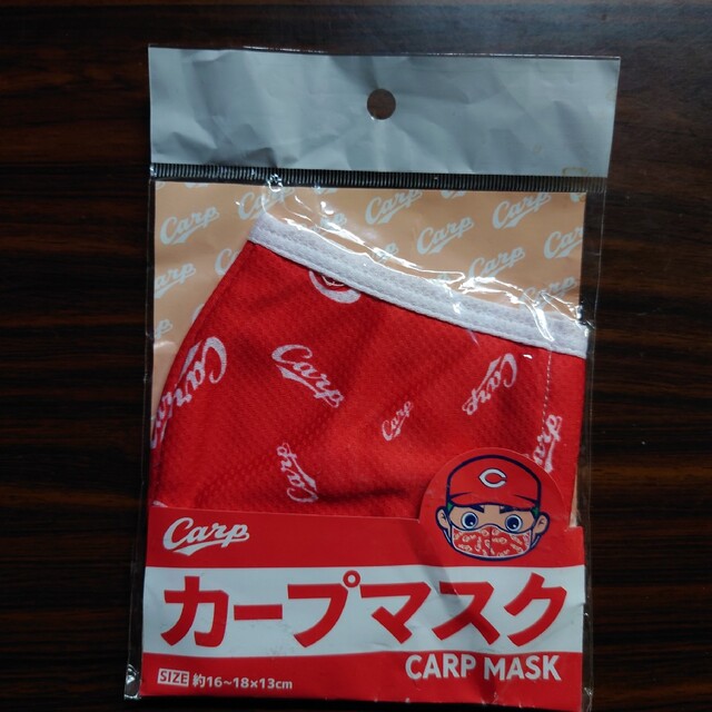 広島カープ　デサントアスレティックマスク　カープマスク スポーツ/アウトドアの野球(応援グッズ)の商品写真