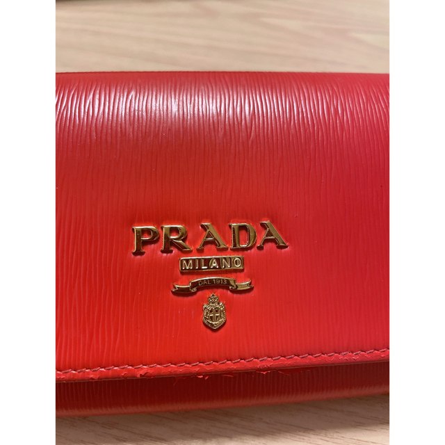 PRADA(プラダ)のプラダ　長財布　赤 レディースのファッション小物(財布)の商品写真