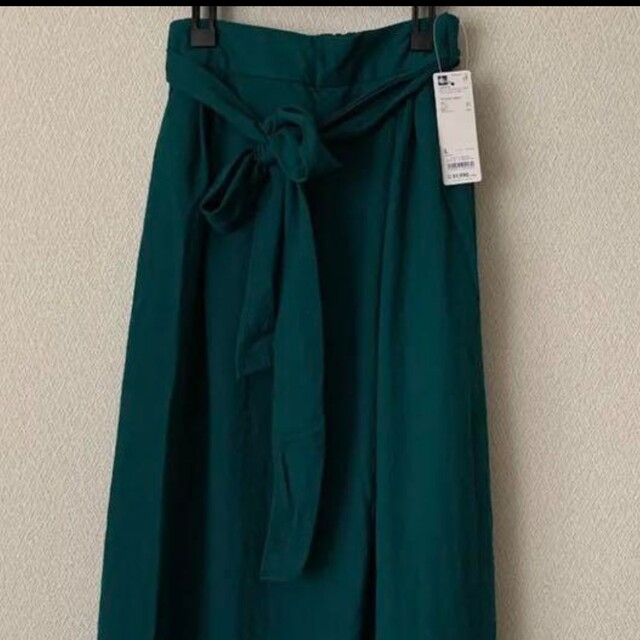 GU(ジーユー)のGU新品タグ付きカットソーウエストリボンロングスカートL緑色 レディースのスカート(ロングスカート)の商品写真