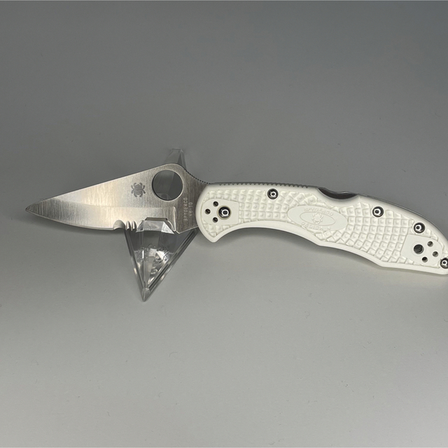 Spyderco(スパイダルコ)のSpyderco スパイダルコ　デリカ4 ホワイト　 スポーツ/アウトドアのアウトドア(その他)の商品写真