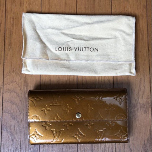 LOUIS VUITTON(ルイヴィトン)の長財布二折◆ポルトフォイユサラ◆袋入◆ヴェルニ■ブロンズブラウン レディースのファッション小物(財布)の商品写真