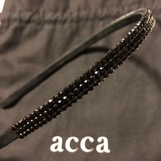 アッカ(acca)のアッカacca オードリー3列ラインストーン♡人気ブラックカチューシャヘアバンド(カチューシャ)