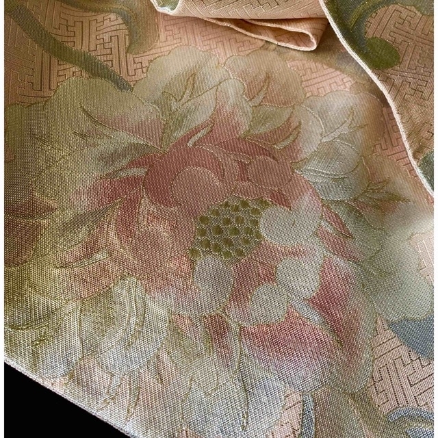 〈桜色の牡丹の袋帯〉織り出し　銀糸　アンティーク風　気品
