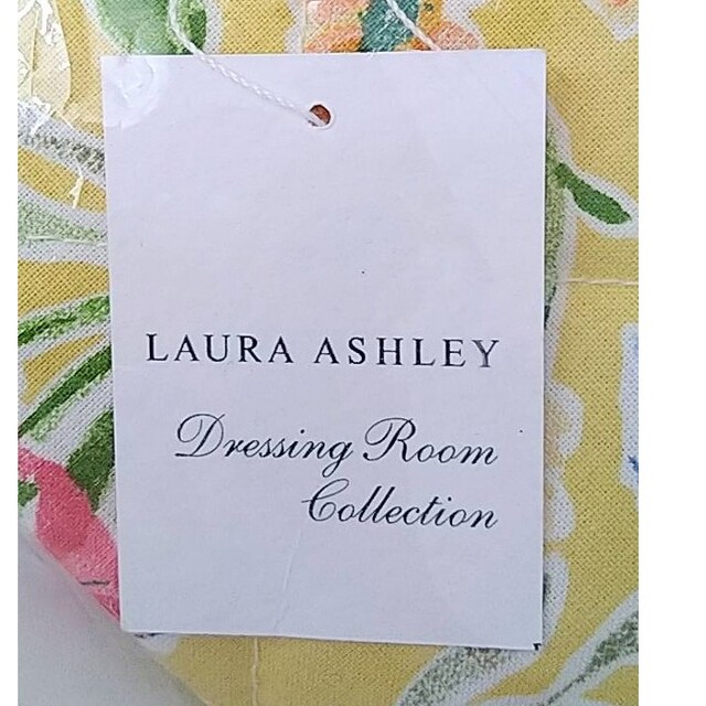 LAURA ASHLEY(ローラアシュレイ)の★最終値★ローラアシュレイ　☆未使用/未開封☆　ポーチ レディースのファッション小物(ポーチ)の商品写真