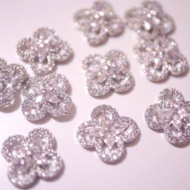 Cz Clover jewelry parts silver 2P ✧ コスメ/美容のネイル(ネイル用品)の商品写真