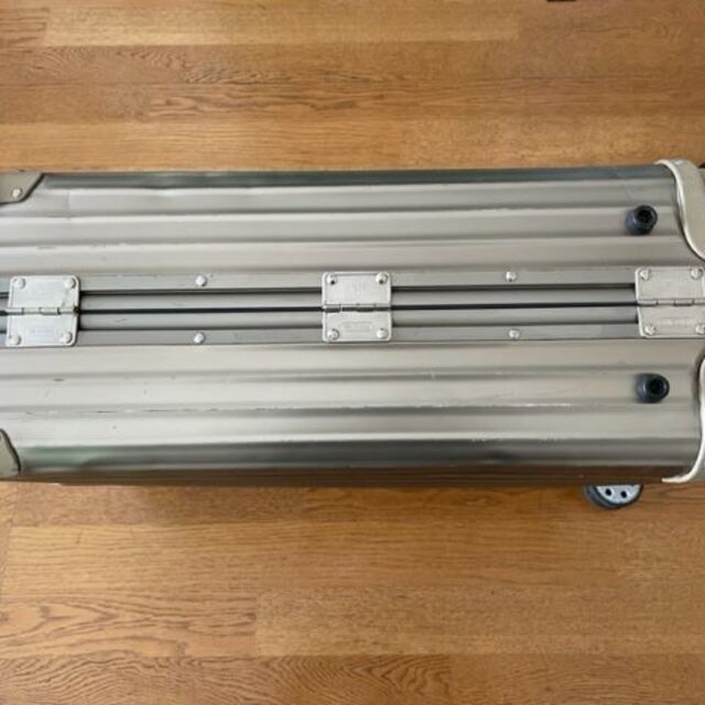 最高峰 フル装備 リモワ RIMOWAﾄﾊﾟｰｽﾞﾌﾟﾚﾐｱﾑ ﾁﾀﾝｺﾞｰﾙﾄ