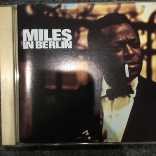 MILES IN BERLIN    CBS/SONY RECORDS  (ジャズ)