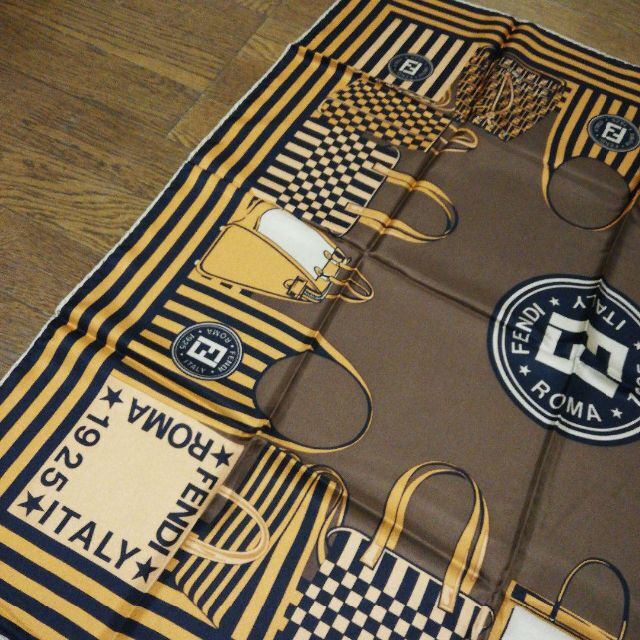 未使用 フェンディ FENDI スカーフ シルク100% ズッカ バッグ柄