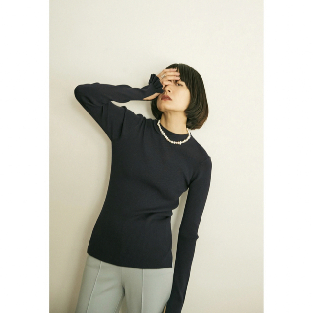 HeRIN.CYE(ヘリンドットサイ)のHeRIN.CYE  Cuff frill middle neck tops レディースのトップス(ニット/セーター)の商品写真