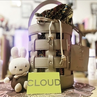 キャセリーニ(Casselini)のCLOUDY Tube Bag ベージュ巾着付(ハンドバッグ)