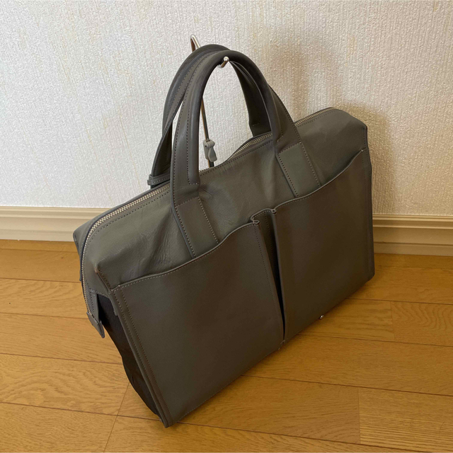 aniary(アニアリ)のアニアリaniaryリファインレザー　ブリーフケース20-01000 中古グレー メンズのバッグ(ビジネスバッグ)の商品写真