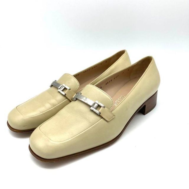 ✨美品✨ Ferragamo 24cm ローファー レザー アイボリー